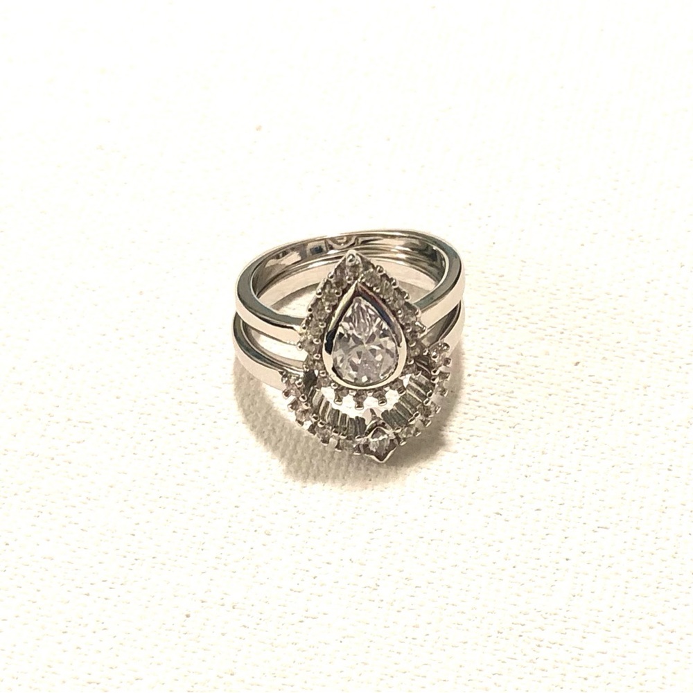 Halo Bezel Pear Engagement Ring Set